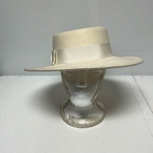 Vintage Street Smart by Betmar Ivory Wool Hat White w/ Ribbon Band Made in USA